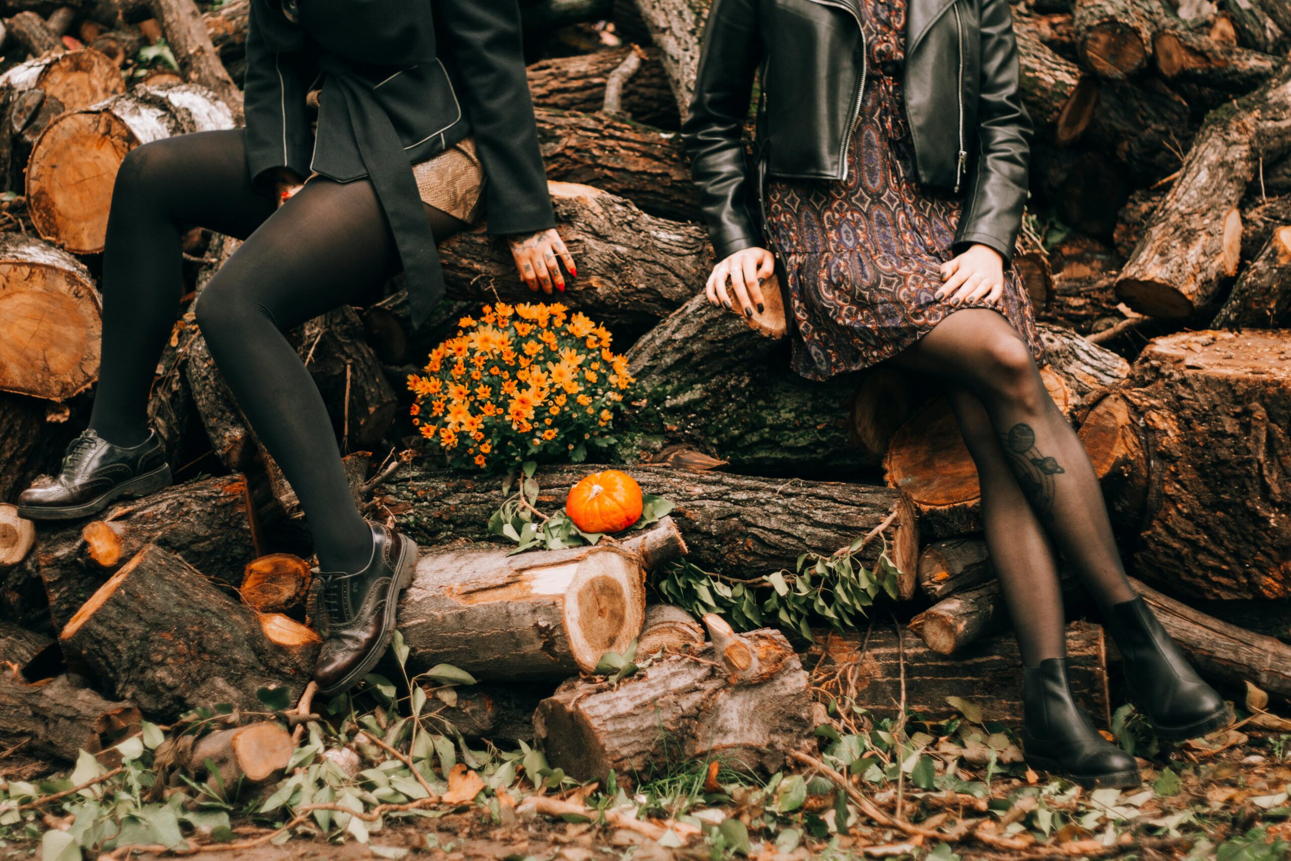 Jakie buty damskie na jesień wybrać? Botki, kozaki, sneakersy