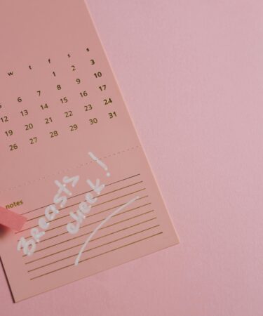 Samobadanie piersi - jak badać piersi samemu nie tylko w Pink October