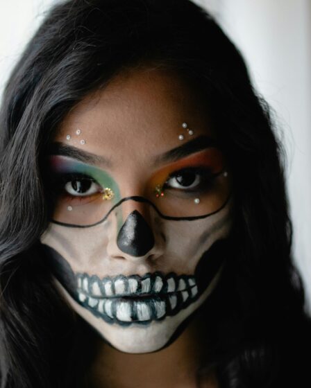 Szybki makijaż na Halloween - czarownicy, z pajęczyną, kościotrupa