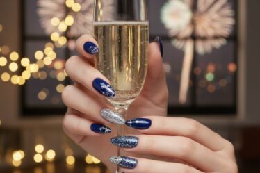 Paznokcie na Sylwestra i Nowy Rok 2026 - jaki manicure na Sylwestrową imprezę zrobić? Trendy, inspiracje, stylizacje
