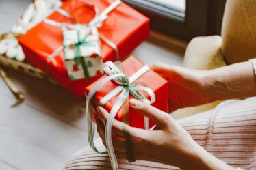 Pomysły na prezent świąteczny dla chłopaka i męża - jaki prezent dla faceta na Boże Narodzenie