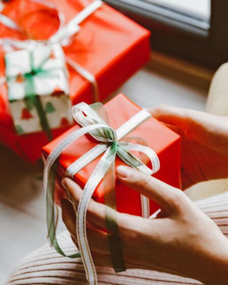 Pomysły na prezent świąteczny dla chłopaka i męża - jaki prezent dla faceta na Boże Narodzenie